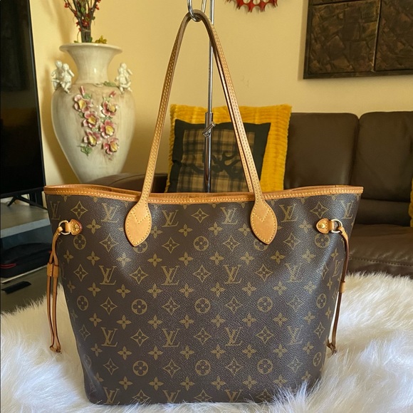 Louis Vuitton Handbags - LV NEverfull MM red interior